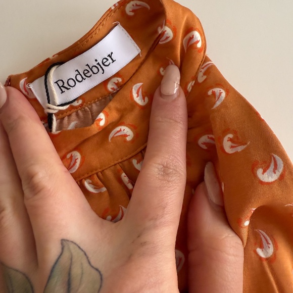 Rodebjer designer sleeveless halter pattern bubble hem blouse NWT size med - Picture 6 of 8